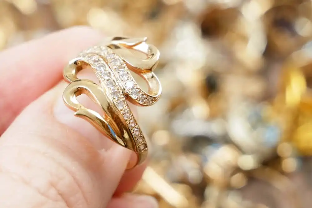 Can I sell damaged or broken gold jewelry for cash